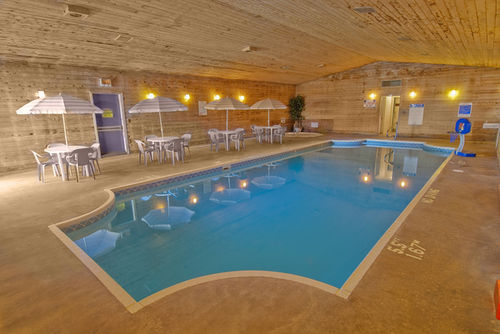 Americas Best Value Inn Marquette 04.[3]